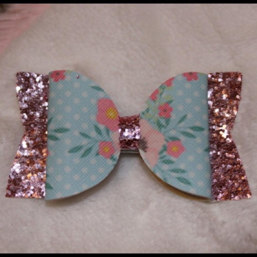 Super sparkly floral medium bow!